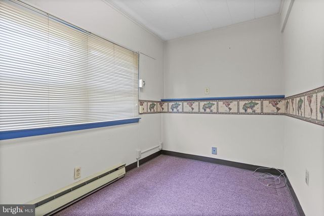 64 WARWICK RD, Stratford, NJ 08084