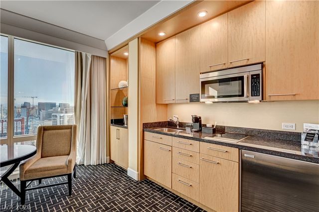 2000 North Fashion Show Drive 5002, Las Vegas, NV 89109