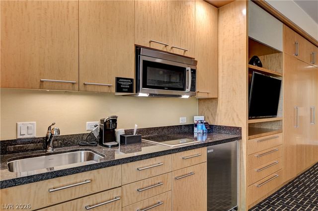 2000 North Fashion Show Drive 5002, Las Vegas, NV 89109