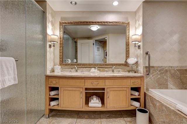 2000 North Fashion Show Drive 5002, Las Vegas, NV 89109