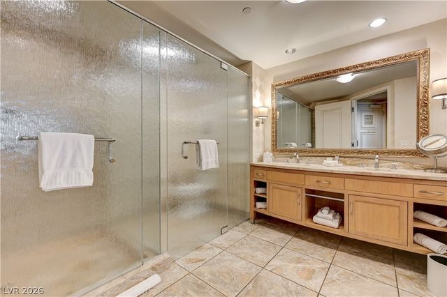 2000 North Fashion Show Drive 5002, Las Vegas, NV 89109