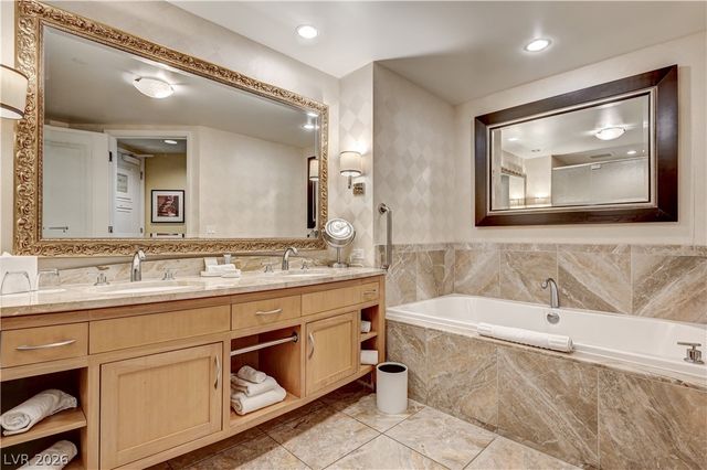 2000 North Fashion Show Drive 5002, Las Vegas, NV 89109