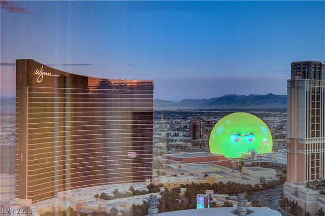 2000 North Fashion Show Drive 5002, Las Vegas, NV 89109