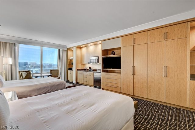 2000 North Fashion Show Drive 5002, Las Vegas, NV 89109