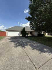 4101 Lenore Ln, Smyrna, TN 37167