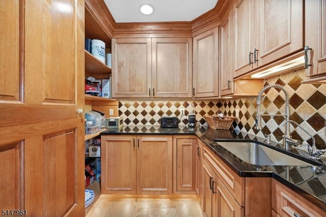 133 Sandra Dr, Parsippany-troy Hills Twp., NJ 07054