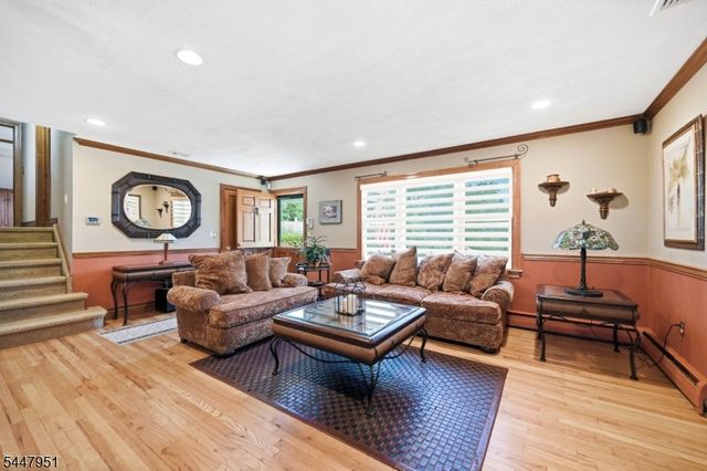 133 Sandra Dr, Parsippany-troy Hills Twp., NJ 07054