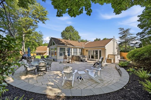 133 Sandra Dr, Parsippany-troy Hills Twp., NJ 07054