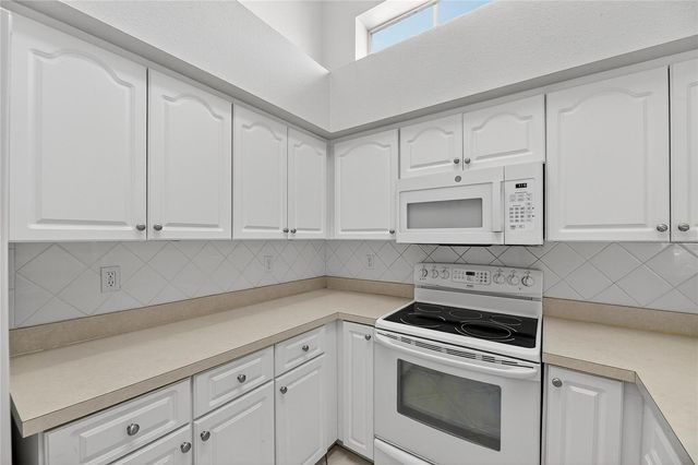 16604 LAKE HEATHER DRIVE, Tampa, FL 33618