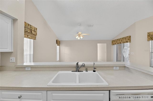 16604 LAKE HEATHER DRIVE, Tampa, FL 33618