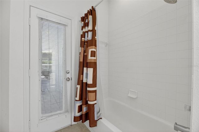 16604 LAKE HEATHER DRIVE, Tampa, FL 33618