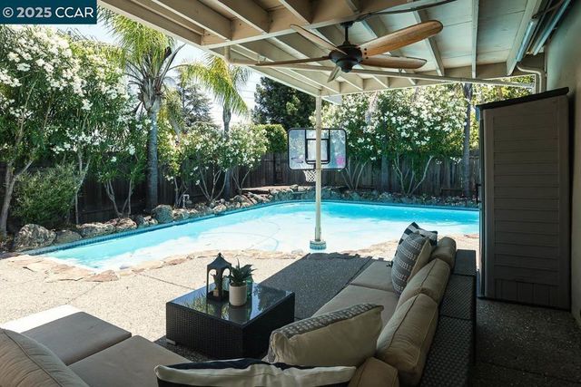 1736 Silverwood Dr, Martinez, CA 94553