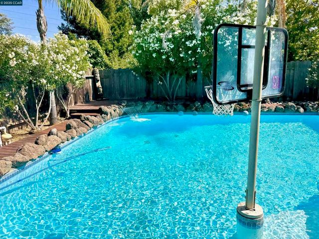 1736 Silverwood Dr, Martinez, CA 94553