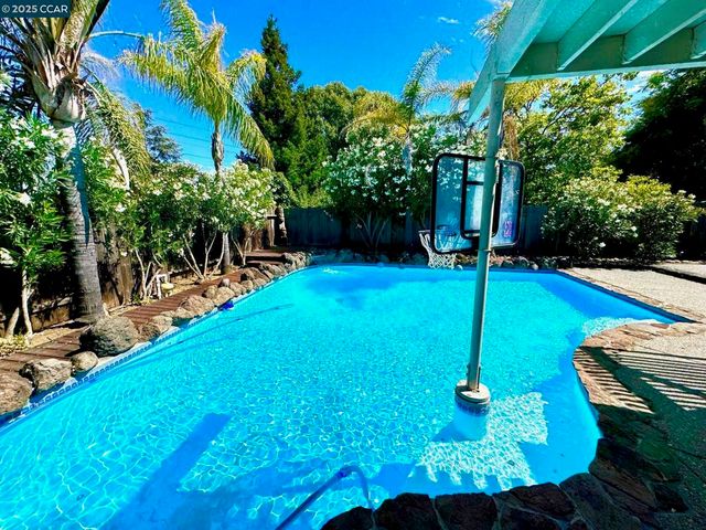 1736 Silverwood Dr, Martinez, CA 94553