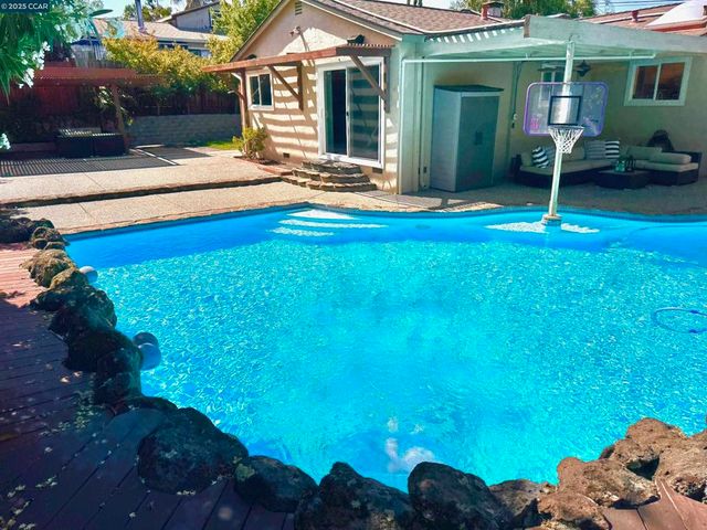 1736 Silverwood Dr, Martinez, CA 94553