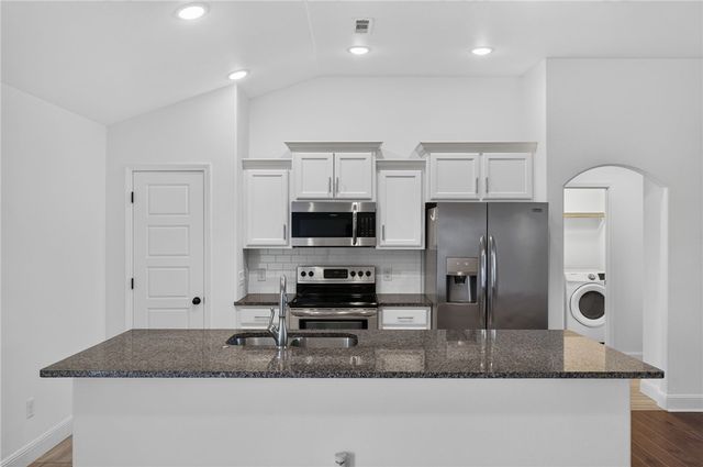 709 NW 63rd Avenue, Bentonville, AR 72713