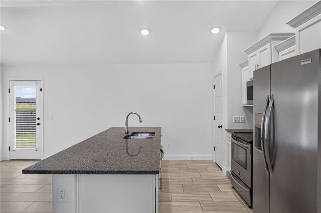 709 NW 63rd Avenue, Bentonville, AR 72713