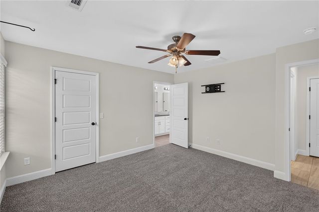709 NW 63rd Avenue, Bentonville, AR 72713