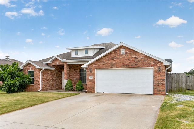 709 NW 63rd Avenue, Bentonville, AR 72713