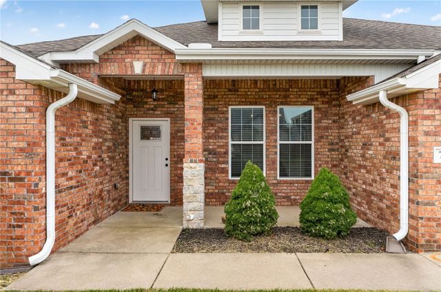 709 NW 63rd Avenue, Bentonville, AR 72713