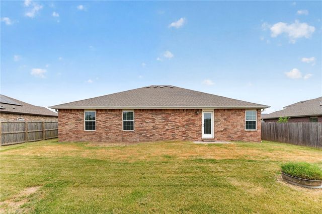 709 NW 63rd Avenue, Bentonville, AR 72713