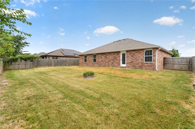 709 NW 63rd Avenue, Bentonville, AR 72713