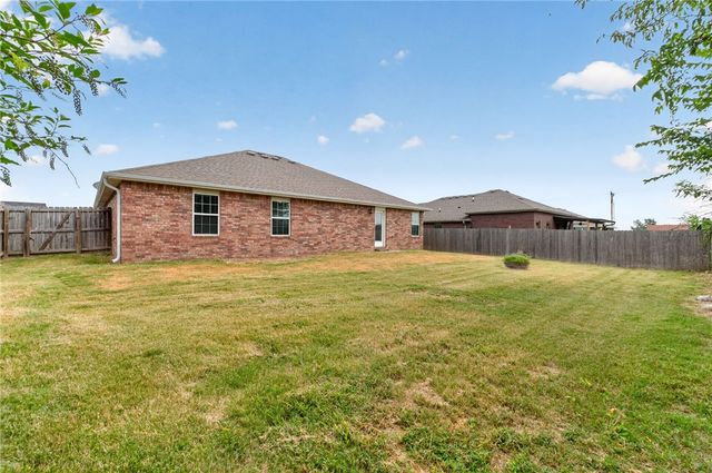709 NW 63rd Avenue, Bentonville, AR 72713