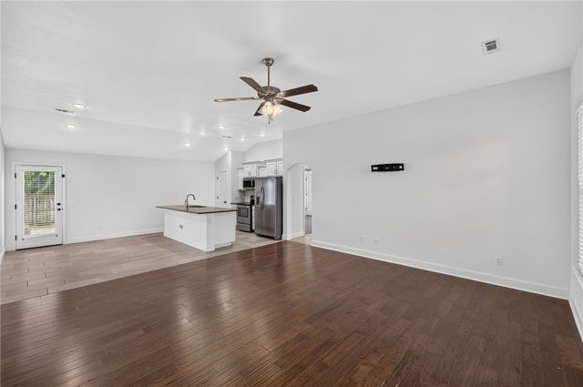 709 NW 63rd Avenue, Bentonville, AR 72713