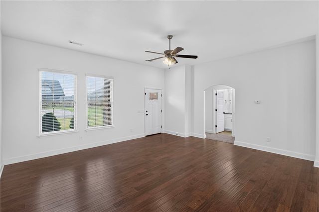 709 NW 63rd Avenue, Bentonville, AR 72713