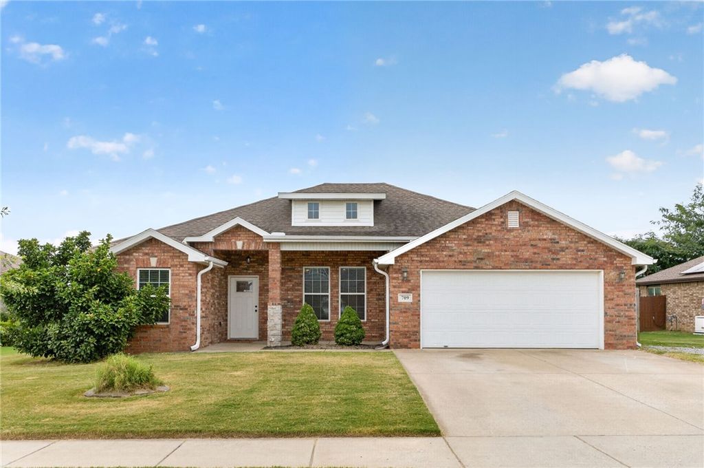 709 NW 63rd Avenue, Bentonville, AR 72713
