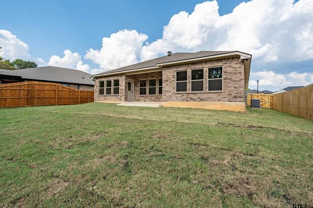 16418 Crossing Circle, Lindale, TX 75771