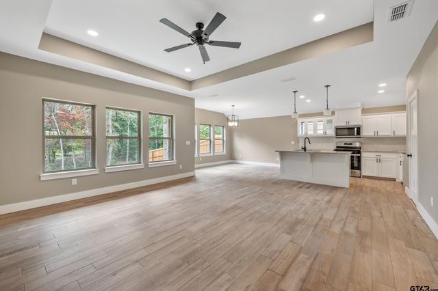 16418 Crossing Circle, Lindale, TX 75771