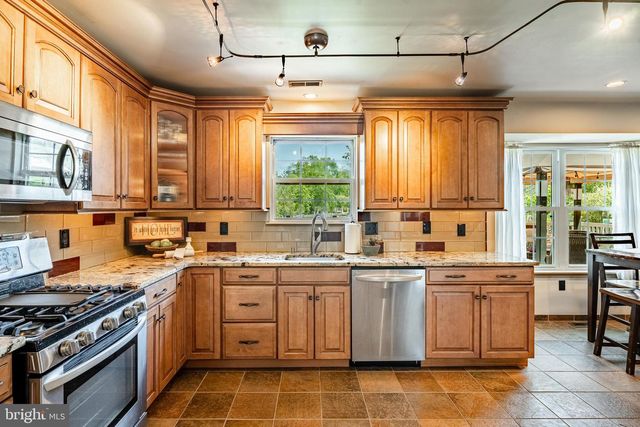 1304 RED OAK DRIVE, Chalfont, PA 18914
