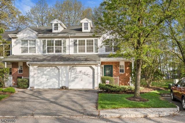 35 Maple Ln, Mount Arlington Boro, NJ 07856