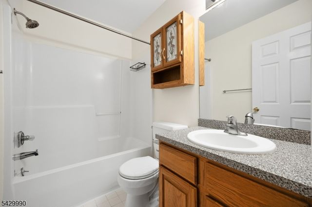 35 Maple Ln, Mount Arlington Boro, NJ 07856
