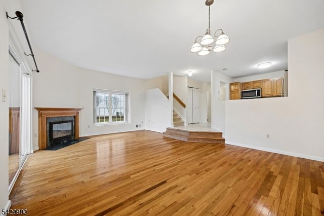 35 Maple Ln, Mount Arlington Boro, NJ 07856