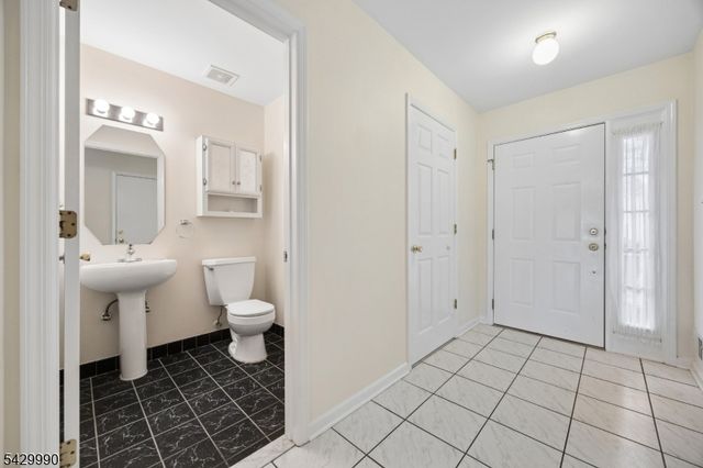 35 Maple Ln, Mount Arlington Boro, NJ 07856