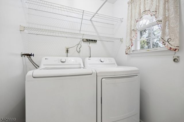 35 Maple Ln, Mount Arlington Boro, NJ 07856