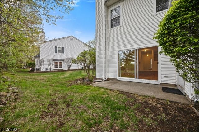 35 Maple Ln, Mount Arlington Boro, NJ 07856