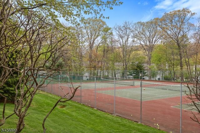 35 Maple Ln, Mount Arlington Boro, NJ 07856