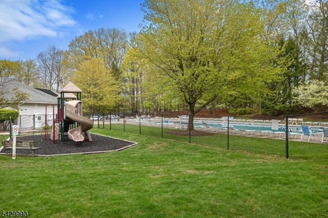 35 Maple Ln, Mount Arlington Boro, NJ 07856