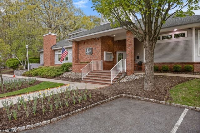 35 Maple Ln, Mount Arlington Boro, NJ 07856