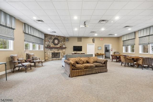 35 Maple Ln, Mount Arlington Boro, NJ 07856