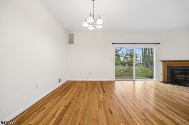 35 Maple Ln, Mount Arlington Boro, NJ 07856