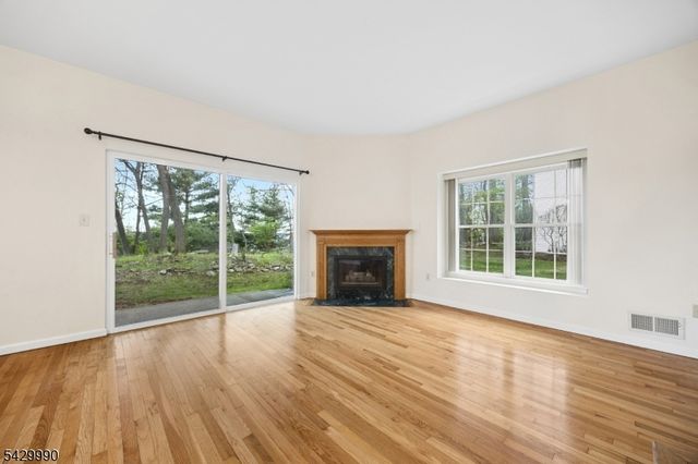 35 Maple Ln, Mount Arlington Boro, NJ 07856