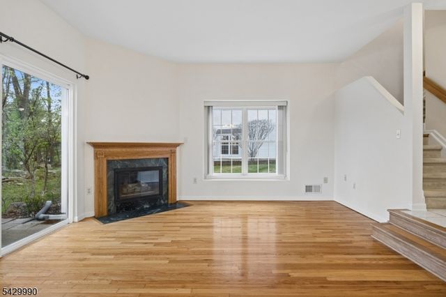 35 Maple Ln, Mount Arlington Boro, NJ 07856