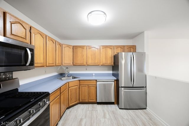35 Maple Ln, Mount Arlington Boro, NJ 07856