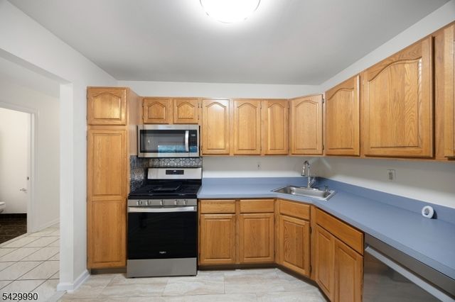 35 Maple Ln, Mount Arlington Boro, NJ 07856