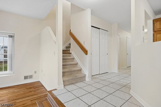 35 Maple Ln, Mount Arlington Boro, NJ 07856