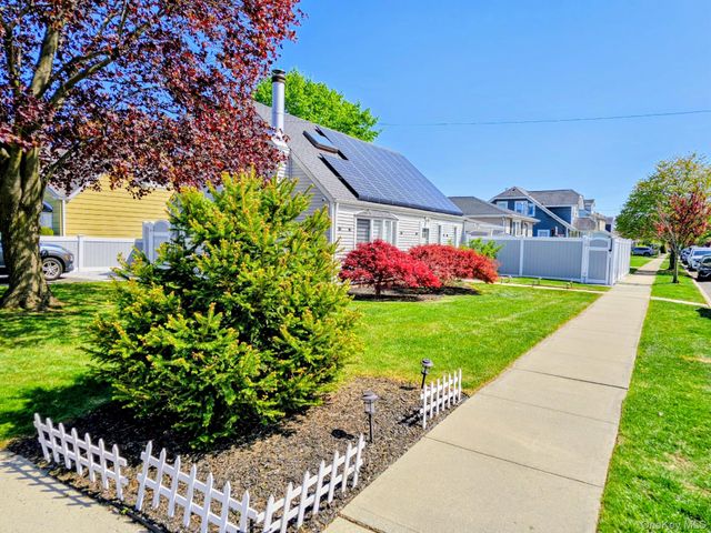 27 Spruce Street, Hicksville, NY 11801